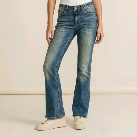 Levi's Denim - Women's Levi's 519 Low Flare Jeans, Size 5 Short, 28W 29.5L 
Get a great deal on